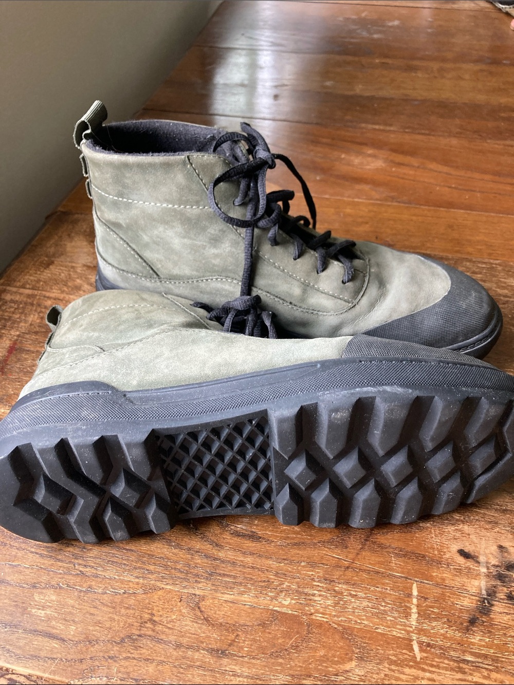 Vans Insulated and Waterproof High-Top Boots - Picture 4 of 4